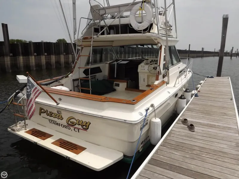Slide: The Image of Sea Ray 310 Sport Bridge 1983 - 2