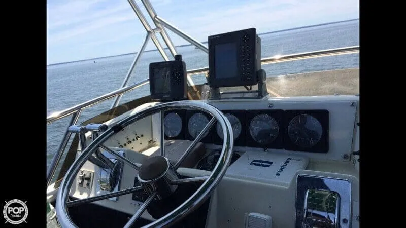 Slide: The Image of Sea Ray 310 Sport Bridge 1983 - 3