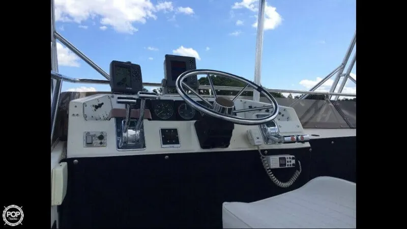 Slide: The Image of Sea Ray 310 Sport Bridge 1983 - 4
