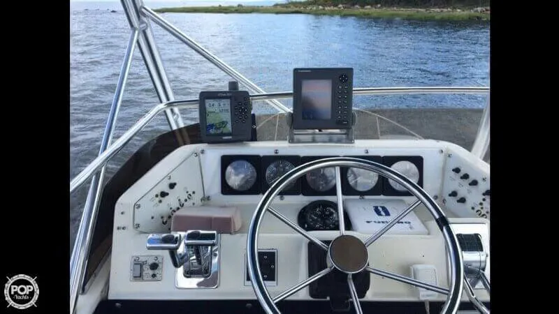 Slide: The Image of Sea Ray 310 Sport Bridge 1983 - 5