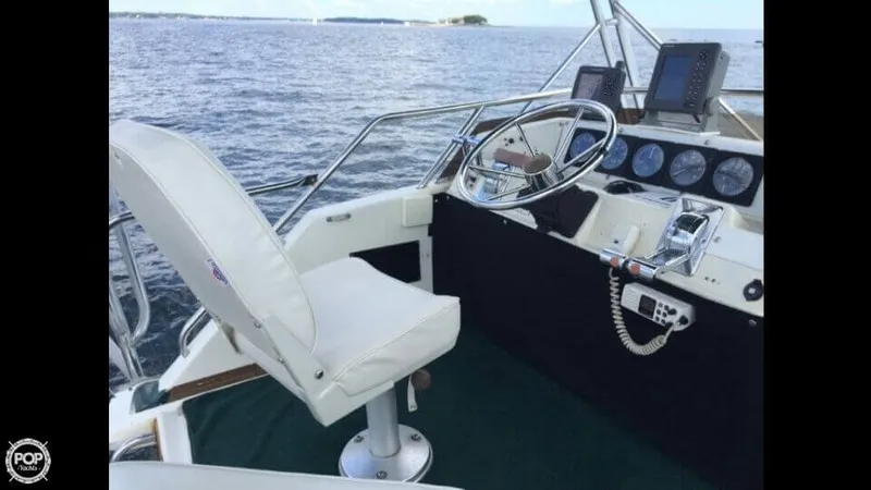 Slide: The Image of Sea Ray 310 Sport Bridge 1983 - 6
