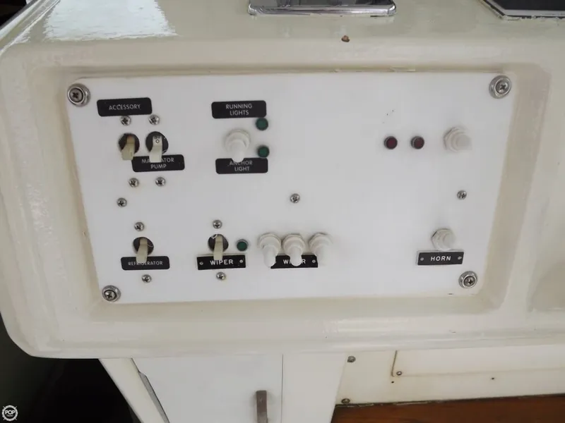 Slide: The Image of Sea Ray 310 Sport Bridge 1983 - 9