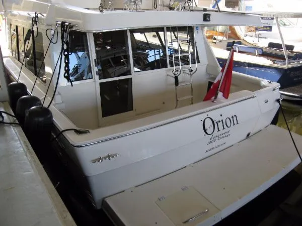 Slide: The Image of Meridian 490 Pilothouse 2007 - 1