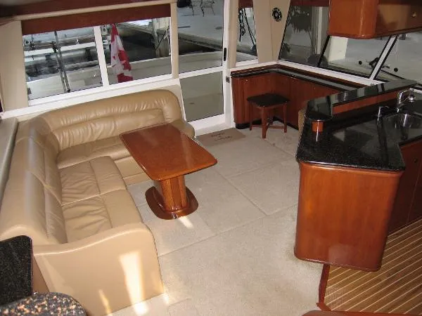 Slide: The Image of Meridian 490 Pilothouse 2007 - 5