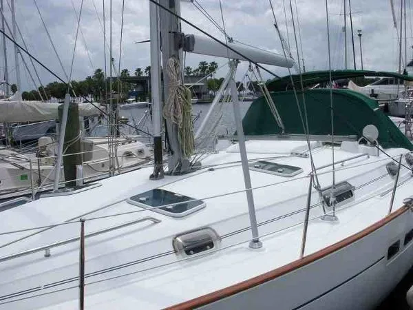 Slide: The Image of Beneteau 411 2001 - 3