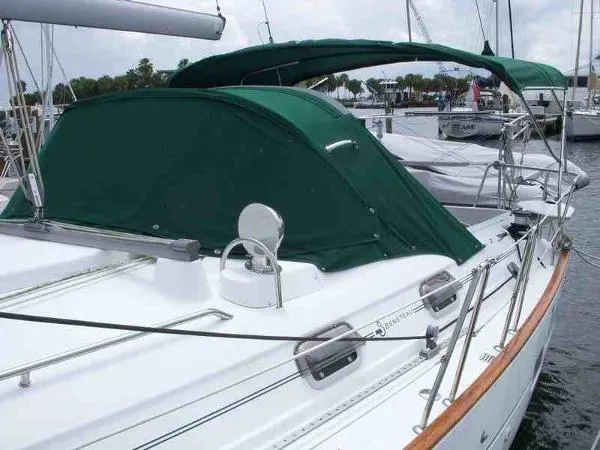 Slide: The Image of Beneteau 411 2001 - 4