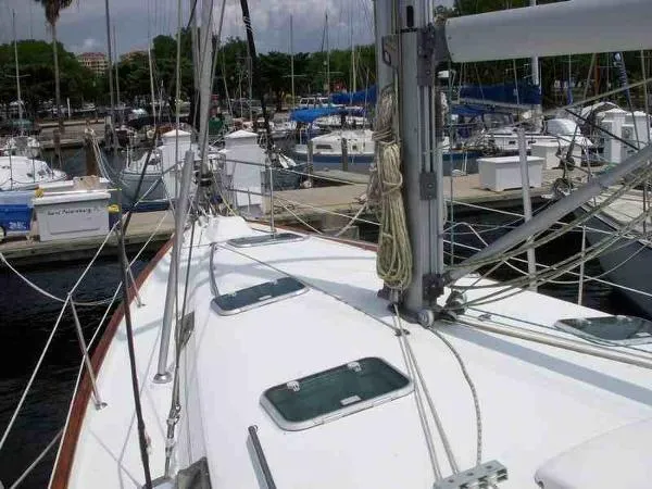 Slide: The Image of Beneteau 411 2001 - 6