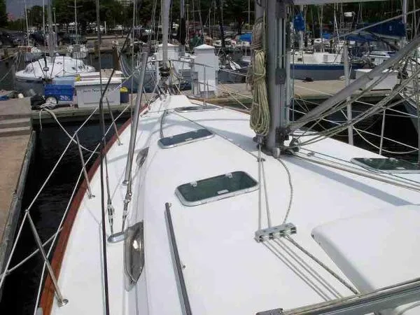 Slide: The Image of Beneteau 411 2001 - 7