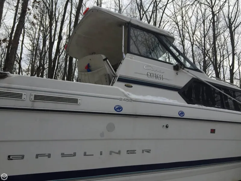 Slide: The Image of Bayliner 2452 LX Ciera Express 2000 - 9