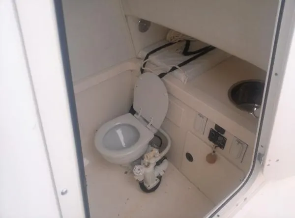 Slide: The Image of Boston Whaler 26 Outrage 2000 - 10