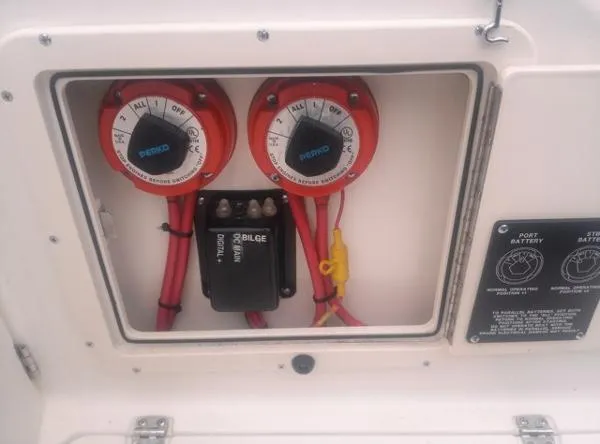 Slide: The Image of Boston Whaler 26 Outrage 2000 - 11