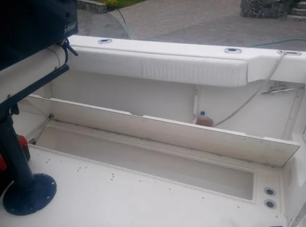 Slide: The Image of Boston Whaler 26 Outrage 2000 - 6