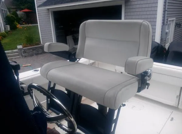 Slide: The Image of Boston Whaler 26 Outrage 2000 - 7