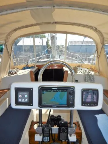 Slide: The Image of Island Packet 31 Cutter 1987 - 10