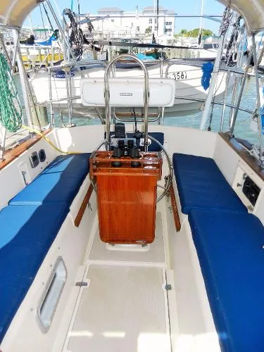 Slide: The Image of Island Packet 31 Cutter 1987 - 11