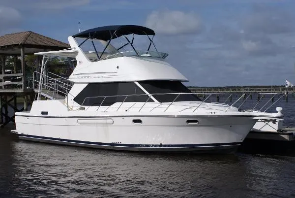 Slide: The Image of Bayliner 4087 Cockpit Motoryacht/Cummins 270's 2000 - 0