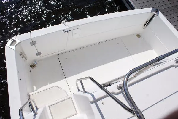 Slide: The Image of Bayliner 4087 Cockpit Motoryacht/Cummins 270's 2000 - 4