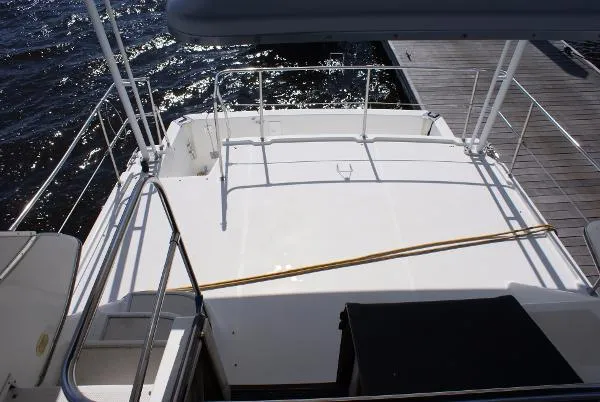 Slide: The Image of Bayliner 4087 Cockpit Motoryacht/Cummins 270's 2000 - 5