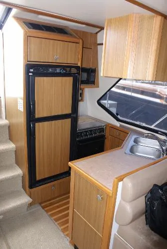 Slide: The Image of Bayliner 4087 Cockpit Motoryacht/Cummins 270's 2000 - 9