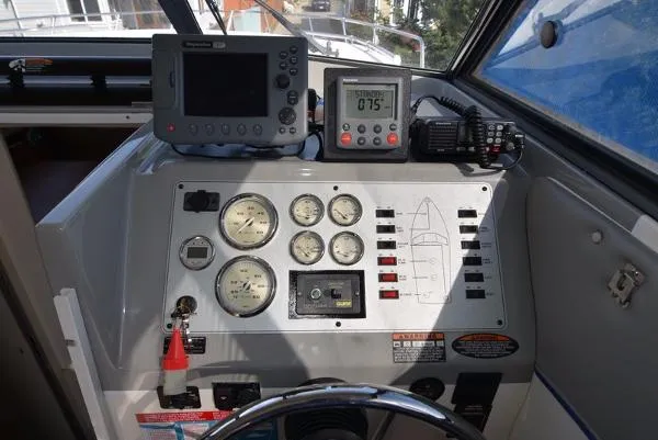 Slide: The Image of Bayliner 289 Discovery 2008 - 11