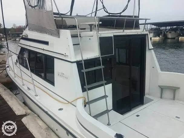 Slide: The Image of Carver Yachts 2827 Voyager 1987 - 9