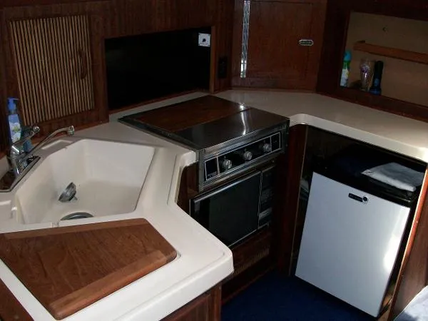 Slide: The Image of Sea Ray 34 Express Cruiser 1986 - 9