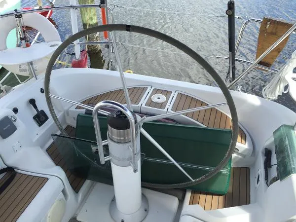 Slide: The Image of Beneteau 38s5 1993 - 5