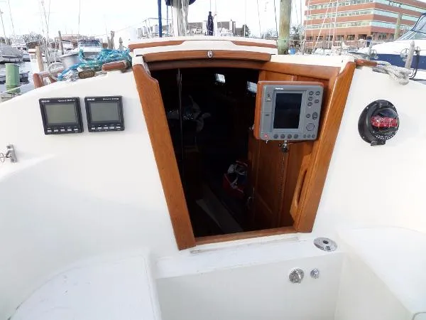 Slide: The Image of Pacific Seacraft Dana 24 2001 - 6