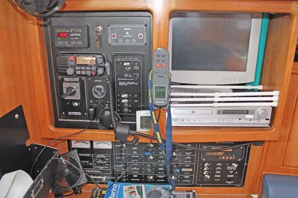 Slide: The Image of Catalina 400 MkII BOW THRUSTER/GEN 2004 - 8