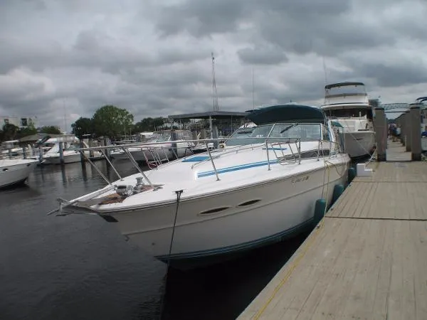Slide: The Image of Sea Ray 390 Express Cruiser 1989 - 0