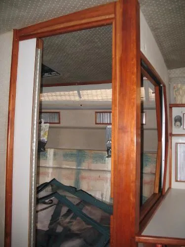 Slide: The Image of Sea Ray 390 Express Cruiser 1989 - 11