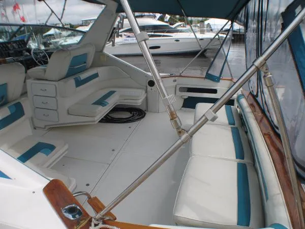Slide: The Image of Sea Ray 390 Express Cruiser 1989 - 3