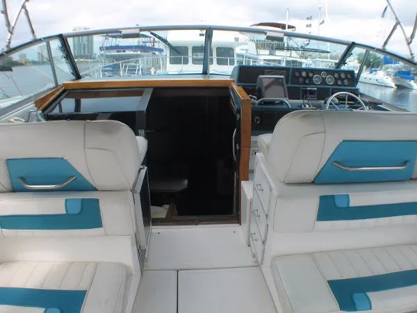Slide: The Image of Sea Ray 390 Express Cruiser 1989 - 4