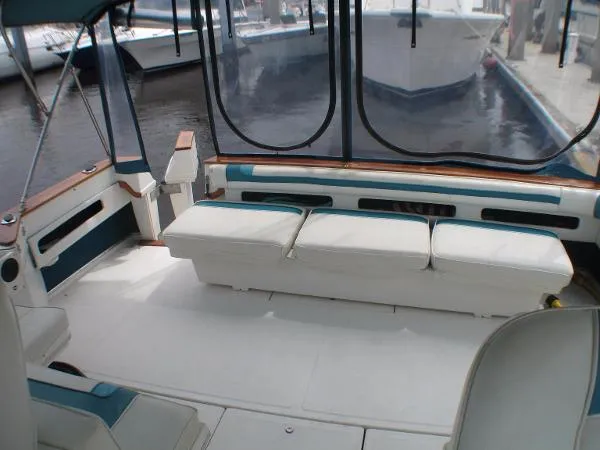 Slide: The Image of Sea Ray 390 Express Cruiser 1989 - 5