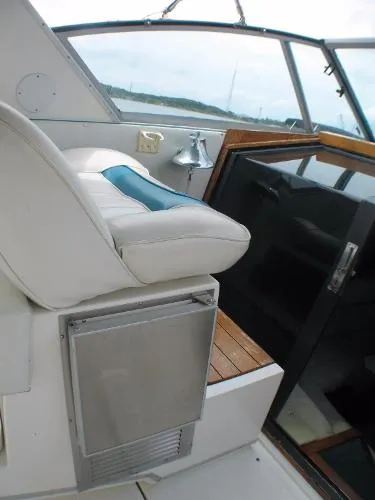 Slide: The Image of Sea Ray 390 Express Cruiser 1989 - 7