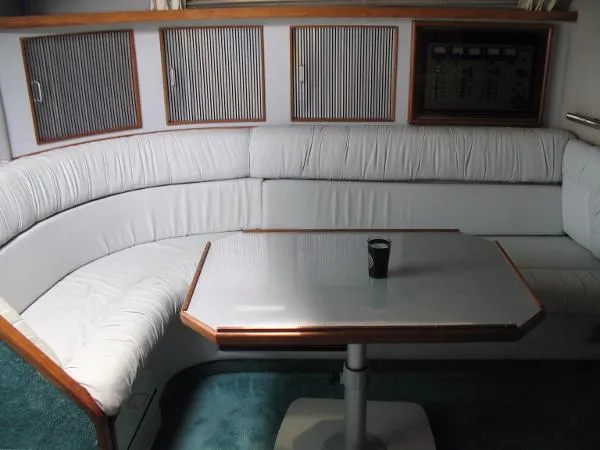 Slide: The Image of Sea Ray 390 Express Cruiser 1989 - 9