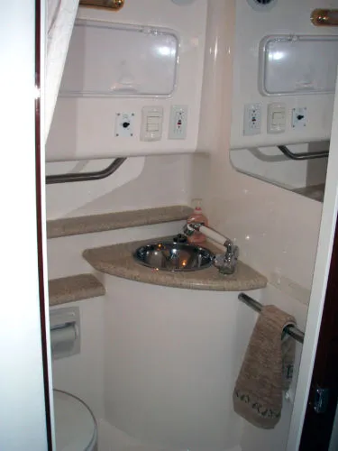 Slide: The Image of Fountain 33 Sportfish Cruiser 2006 - 4