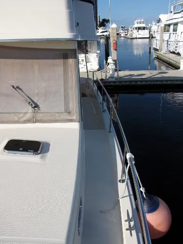 Slide: The Image of Mainship 43 Fast Sedan Trawler 2006 - 10