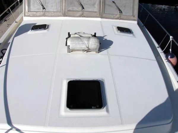 Slide: The Image of Mainship 43 Fast Sedan Trawler 2006 - 9