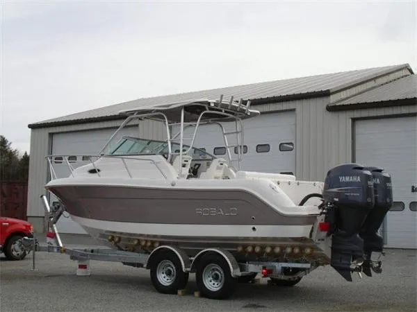 Slide: The Image of Robalo R-245 2010 - 1