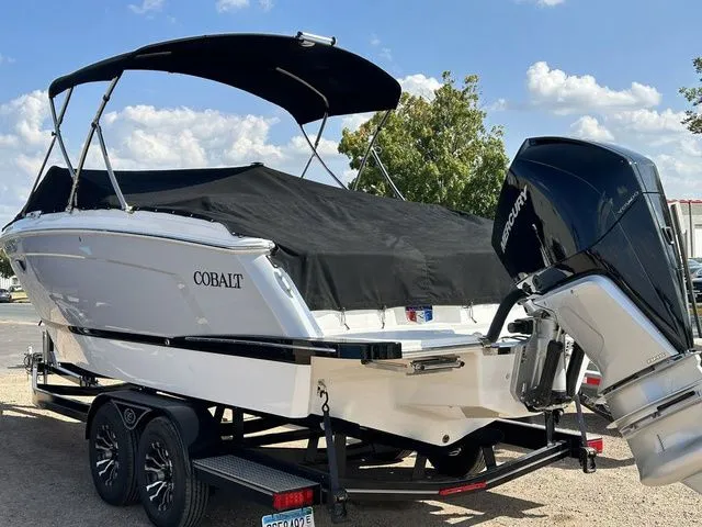 Slide: The Image of Cobalt R6 Outboard 2023 - 3