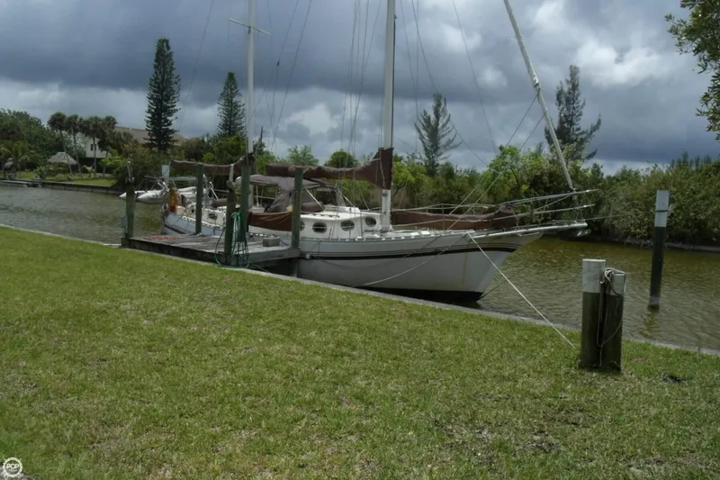 Slide: The Image of Islander 41 Freeport Ketch 1976 - 1