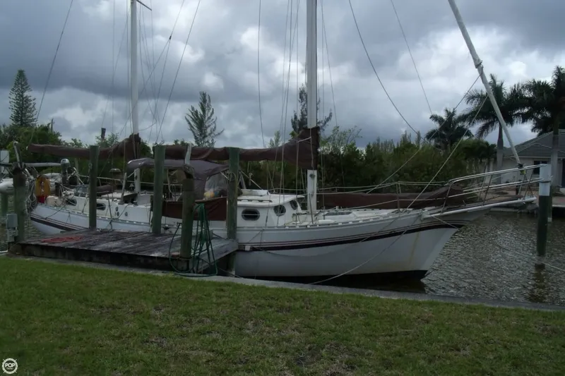 Slide: The Image of Islander 41 Freeport Ketch 1976 - 2