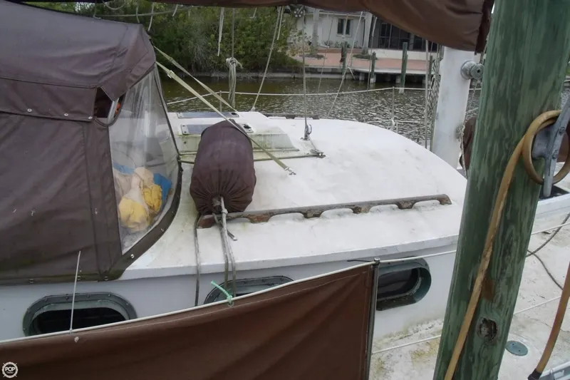 Slide: The Image of Islander 41 Freeport Ketch 1976 - 5