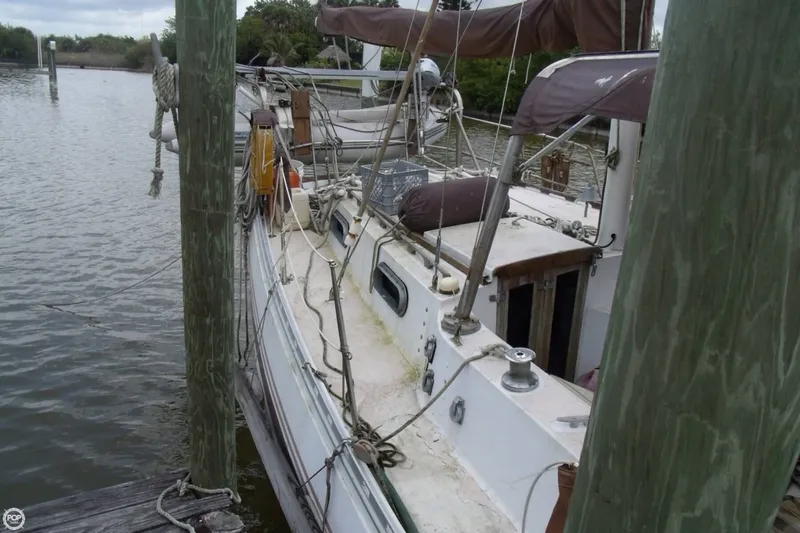Slide: The Image of Islander 41 Freeport Ketch 1976 - 8