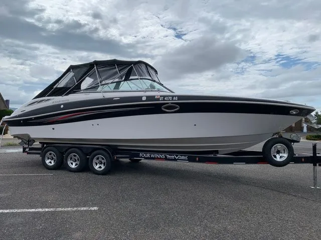 Slide: The Image of Four Winns 310 Horizon 2008 - 8