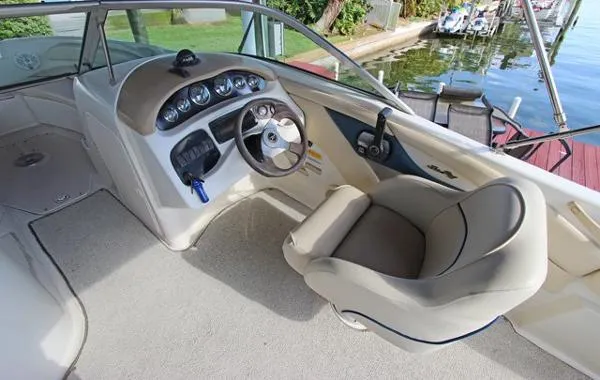 Slide: The Image of Sea Ray 210 Sundeck 1999 - 10