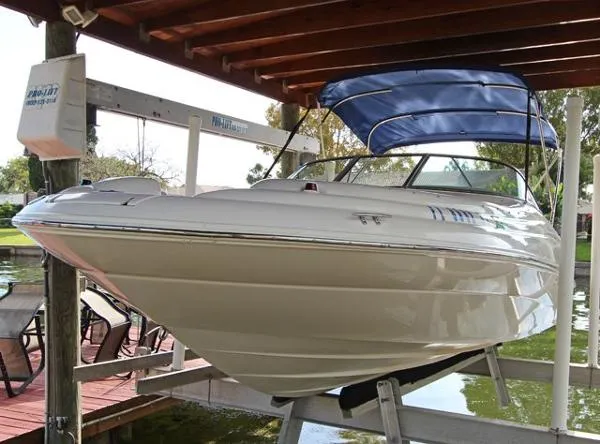 Slide: The Image of Sea Ray 210 Sundeck 1999 - 3