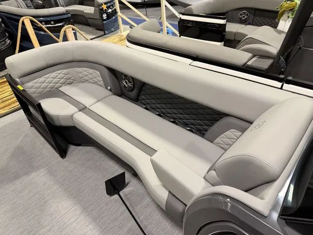 Slide: The Image of Godfrey Monaco 255 SFL - Suzuki 350 2026 - 12