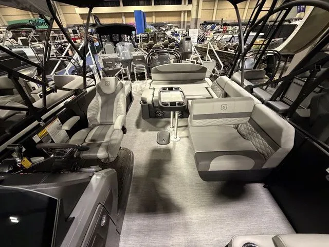 Slide: The Image of Godfrey Monaco 255 SFL - Suzuki 350 2026 - 5